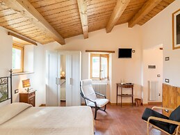 Dwelling in Renovated Barn near Birthplace of Michelangelo