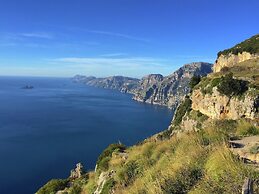 Apartment near Praia with Large Terrace & Spectacular Views