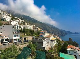 Apartment near Praia with Large Terrace & Spectacular Views