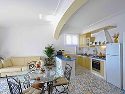 Apartment near Praia with Large Terrace & Spectacular Views