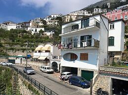 Apartment near Praia with Large Terrace & Spectacular Views