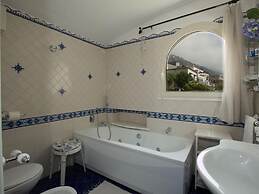 Apartment near Praia with Large Terrace & Spectacular Views