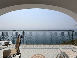 Apartment near Praia with Large Terrace & Spectacular Views