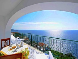 Apartment near Praia with Large Terrace & Spectacular Views