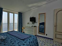 Apartment near Praia with Large Terrace & Spectacular Views