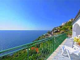 Apartment near Praia with Large Terrace & Spectacular Views