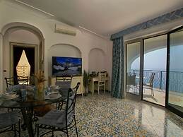 Apartment near Praia with Large Terrace & Spectacular Views