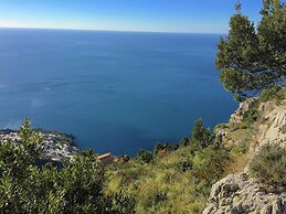 Apartment near Praia with Large Terrace & Spectacular Views