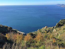 Apartment near Praia with Large Terrace & Spectacular Views