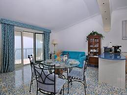 Apartment near Praia with Large Terrace & Spectacular Views