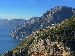 Apartment near Praia with Large Terrace & Spectacular Views