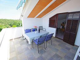 Relaxing Apartment in Banjole With Shared Pool