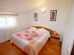 Relaxing Apartment in Banjole With Shared Pool