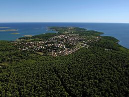 Relaxing Apartment in Banjole With Shared Pool