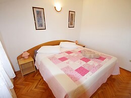 Relaxing Apartment in Banjole With Shared Pool