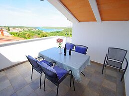 Relaxing Apartment in Banjole With Shared Pool