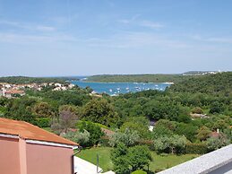 Relaxing Apartment in Banjole With Shared Pool