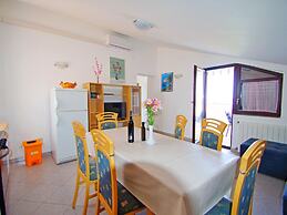 Relaxing Apartment in Banjole With Shared Pool