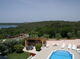 Relaxing Apartment in Banjole With Shared Pool