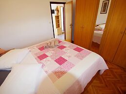 Relaxing Apartment in Banjole With Shared Pool