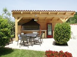 Relaxing Apartment in Banjole With Shared Pool