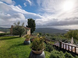 Farmhouse With Pool in Michelangelo