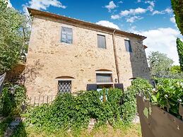 Farmhouse With Swimming Pool in Poggibonsi
