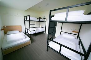 Travelers Plus - Hostel