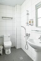 Travelers Plus - Hostel