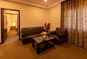 Vera by Bisque Brookefield