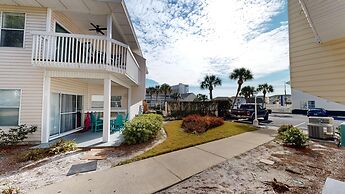 SPC 9136 - Ground Floor 2 BR short walk to beach right by pool by RedA