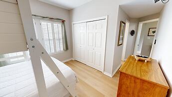 SPC 9136 - Ground Floor 2 BR short walk to beach right by pool by RedA