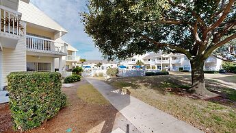 SPC 9136 - Ground Floor 2 BR short walk to beach right by pool by RedA