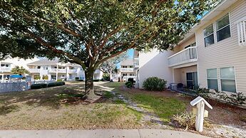 SPC 9136 - Ground Floor 2 BR short walk to beach right by pool by RedA