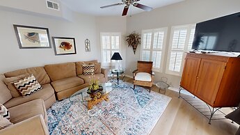 SPC 9136 - Ground Floor 2 BR short walk to beach right by pool by RedA