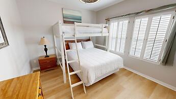 SPC 9136 - Ground Floor 2 BR short walk to beach right by pool by RedA