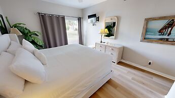 SPC 9136 - Ground Floor 2 BR short walk to beach right by pool by RedA