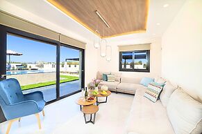 Villa Solaris Heated Pool & Hot Tub