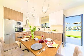 Villa Solaris Heated Pool & Hot Tub