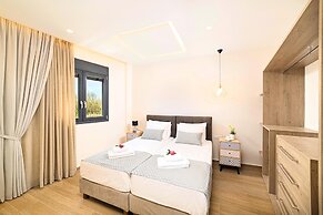 Villa Solaris Heated Pool & Hot Tub