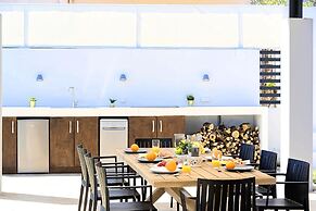 Villa Solaris Heated Pool & Hot Tub