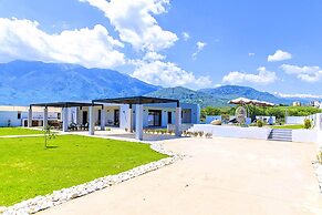 Villa Solaris Heated Pool & Hot Tub