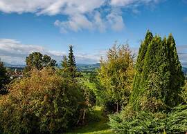 Sunny Terrace Apartment