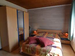 Comfortable Chalet in Petithan With Garden
