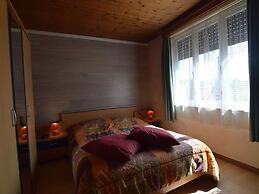Comfortable Chalet in Petithan With Garden