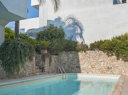 Belvilla by OYO Quattro Colonne Uno con Piscina