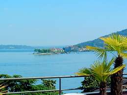 Cozy Mansion near Lake in Baveno Italy