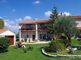 Luxurious Apartment in Sajini Croatia With Terrace