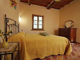 Villa with Private Pool near Cortona in Calm Countryside & Hilly Lands