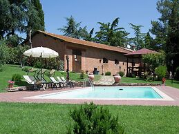 Villa with Private Pool near Cortona in Calm Countryside & Hilly Lands